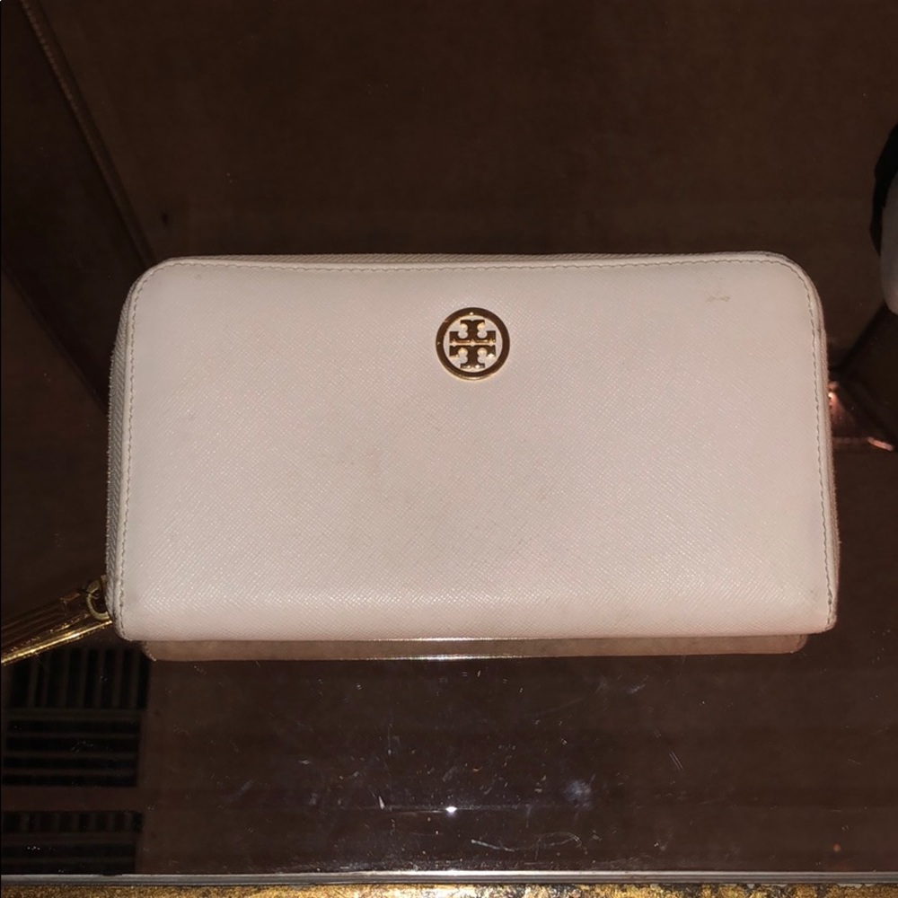 🚫🚫SOLD🚫🚫 Tory Burch wallet white